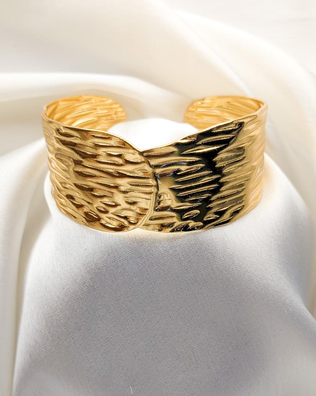 Aurora Luxe Cuff Bracelet - Slayshine