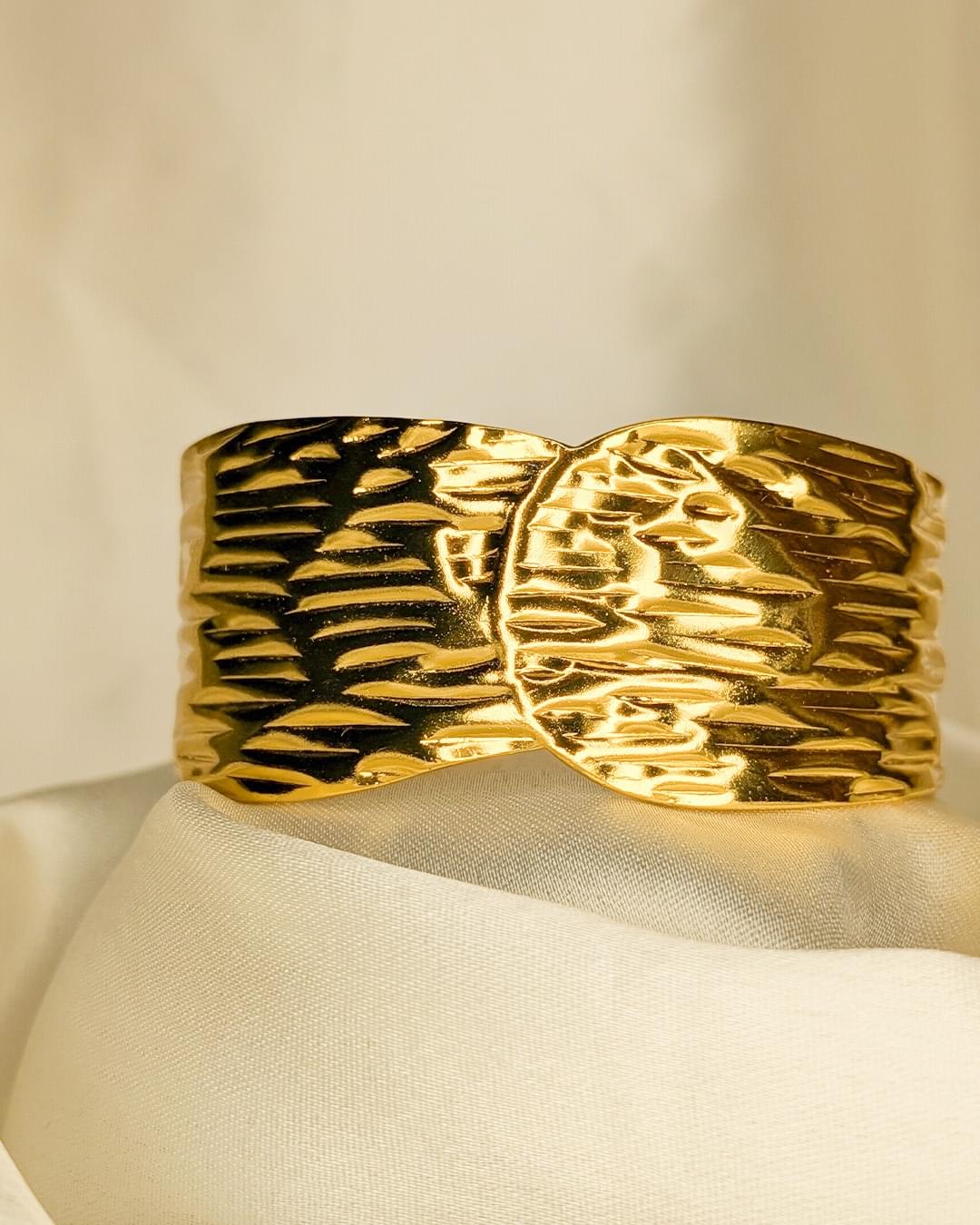Aurora Luxe Cuff Bracelet - Slayshine