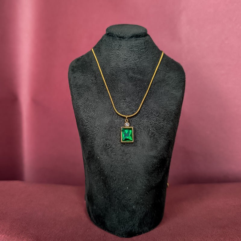 Emerald Solitaire Pendant Necklace - Slayshine