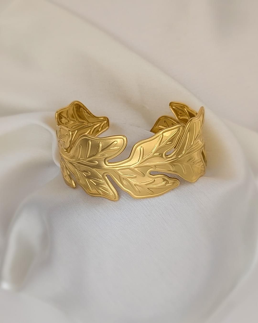 Golden Oak Leaf Cuff Bracelet - Slayshine